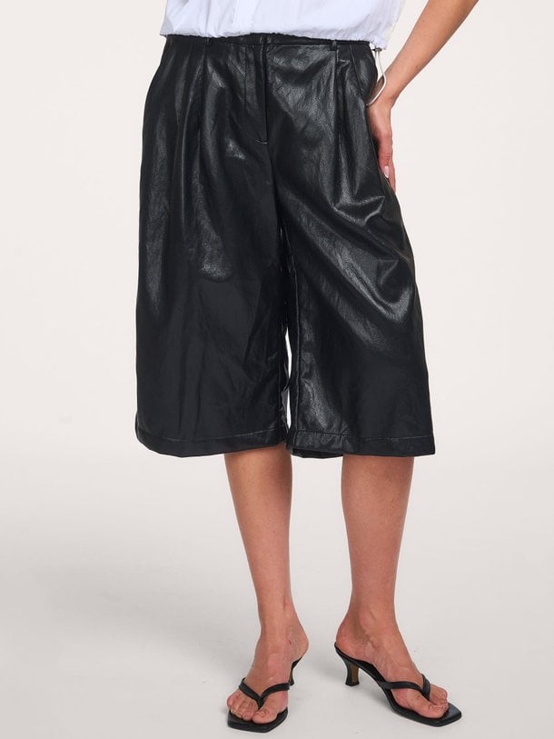 GittCC Pleat Bermuda Gitt, leatherlook bermuda broek