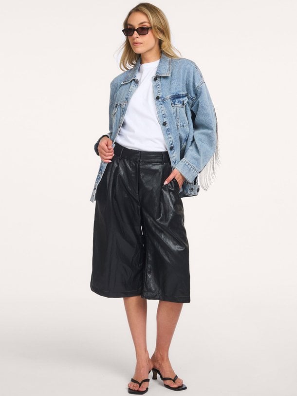 Co'Couture DeniceCC Denim Fringe Jacket online kopen | Orangebag Shop de Co'Couture DeniceCC Denim Fringe Jacket bij Orangebag. Dit lichtblauwe denim jack met zilveren fringes is het ultieme statement piece voor dit seizoen.