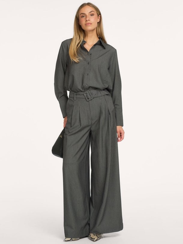22 THE PINSTRIPED SHIRT Viscosemix gestreepte blouse