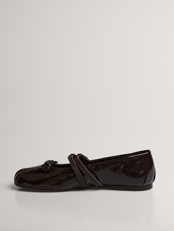 Vita, laklederen ballerina's