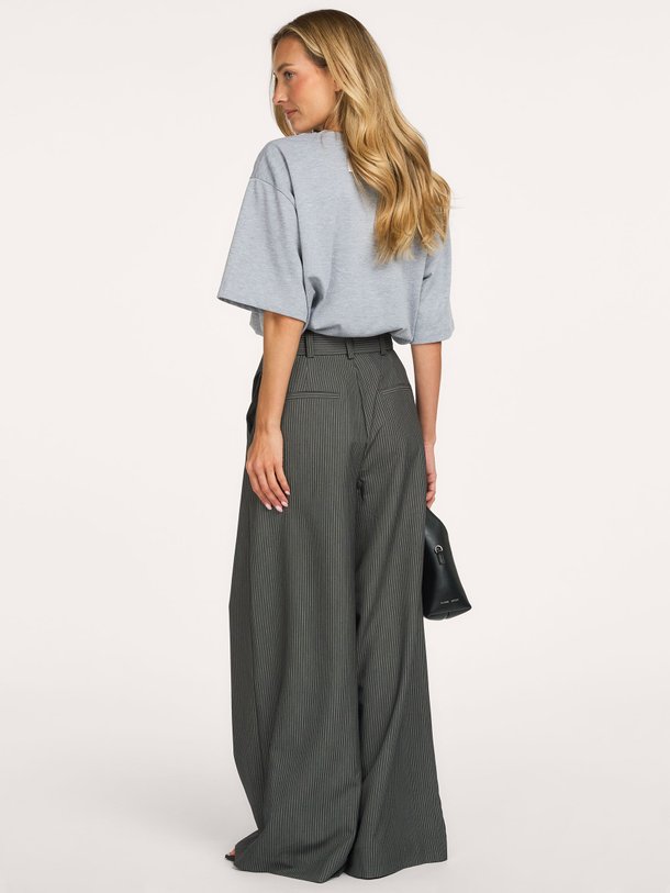 23 THE PINSTRIPED HIGH PANT Viscosemix broek met krijtstreep
