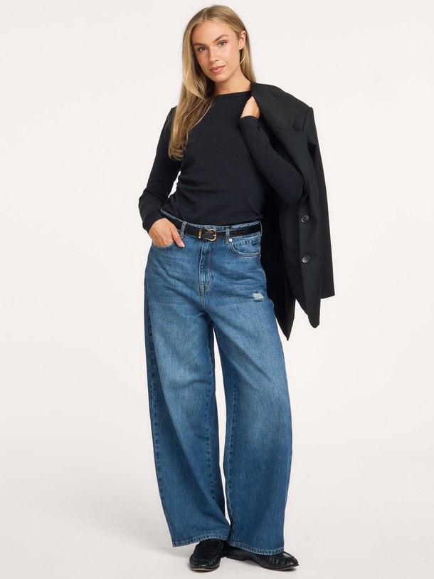 Loose fit jeans Mid weight cotton denim Mid waist loose fit jeans