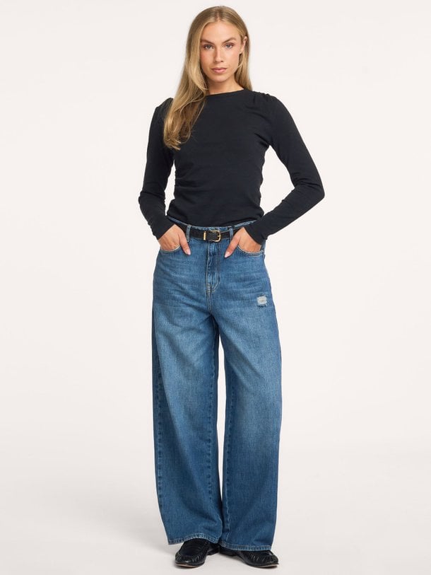 Loose fit jeans Mid weight cotton denim Mid waist loose fit jeans