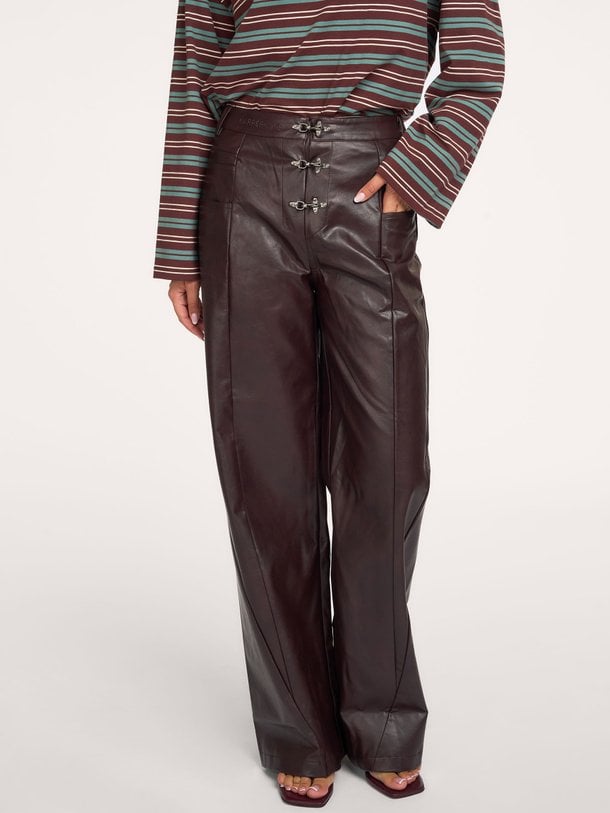 Meave, leatherlook broek