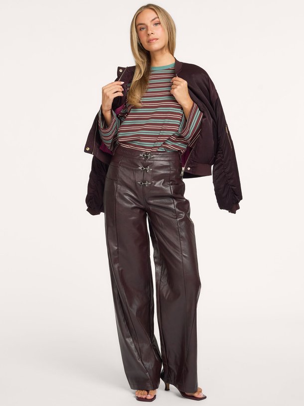 Meave, leatherlook broek