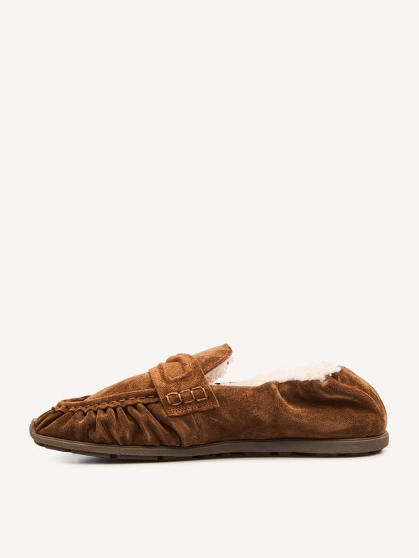 Riley Mio, suède loafers