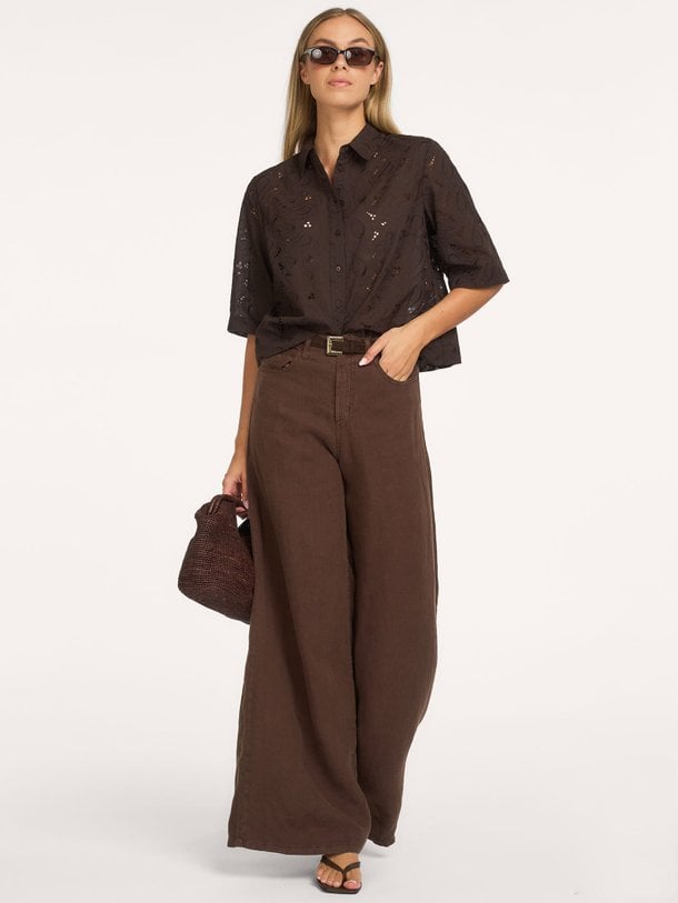 Nyra, katoenen blouse met borduursel