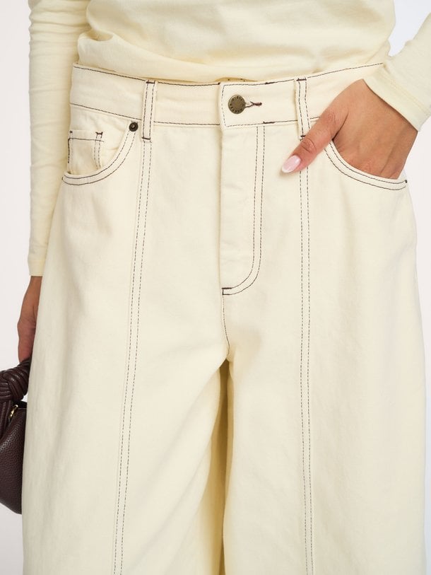Arden, high waist barrel fit jeans
