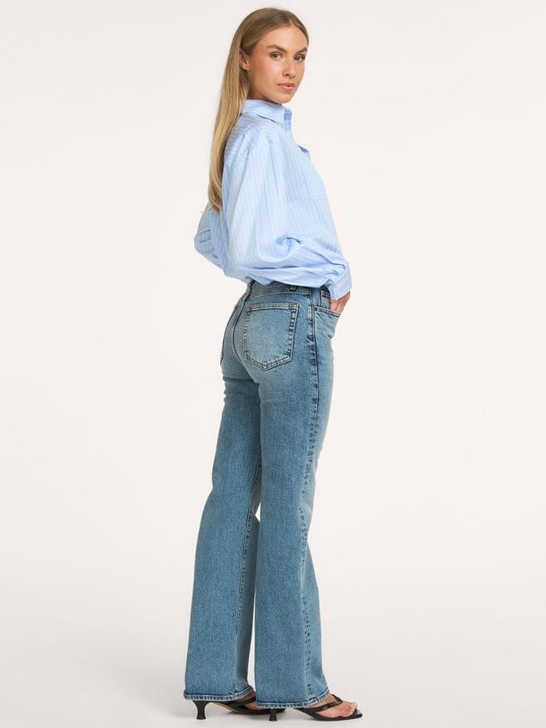 The Arrow, mid waist straight fit jeans