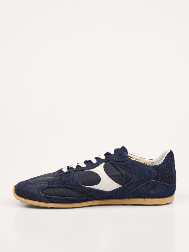 Riley Morgan (L) Riley Morgan, suède sneakers