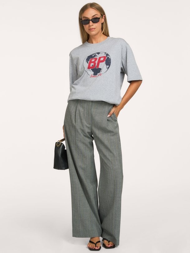 Baum und Pferdgarten JANINA online kopen | Orangebag Ontdek de Janina van Baum und Pferdgarten bij Orangebag. Een oversized t-shirt van 100% organic cotton voor een moeiteloze, stijlvolle look.