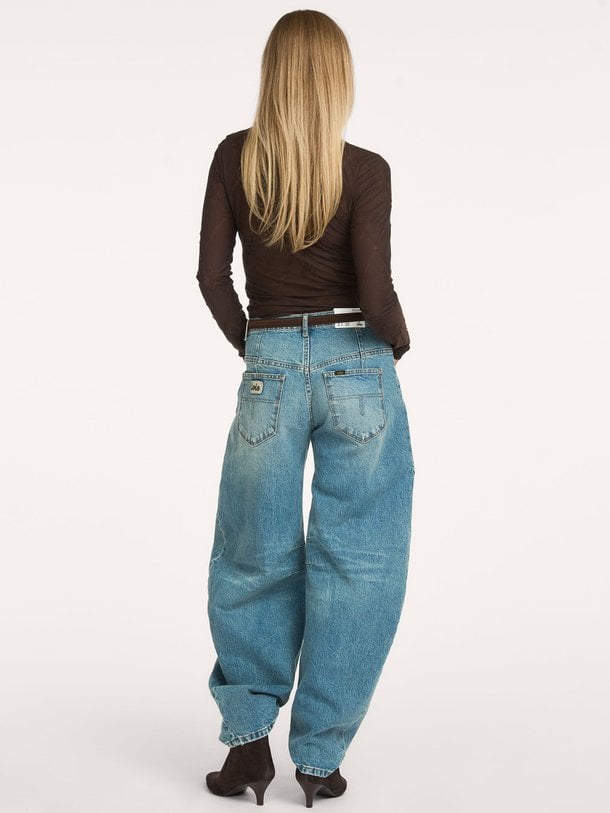 Aliana, mid waist barrel fit non-stretch jeans