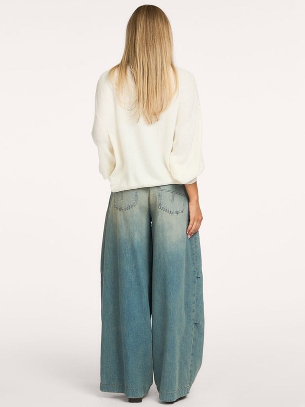 Aerea, wide leg cargo jeans