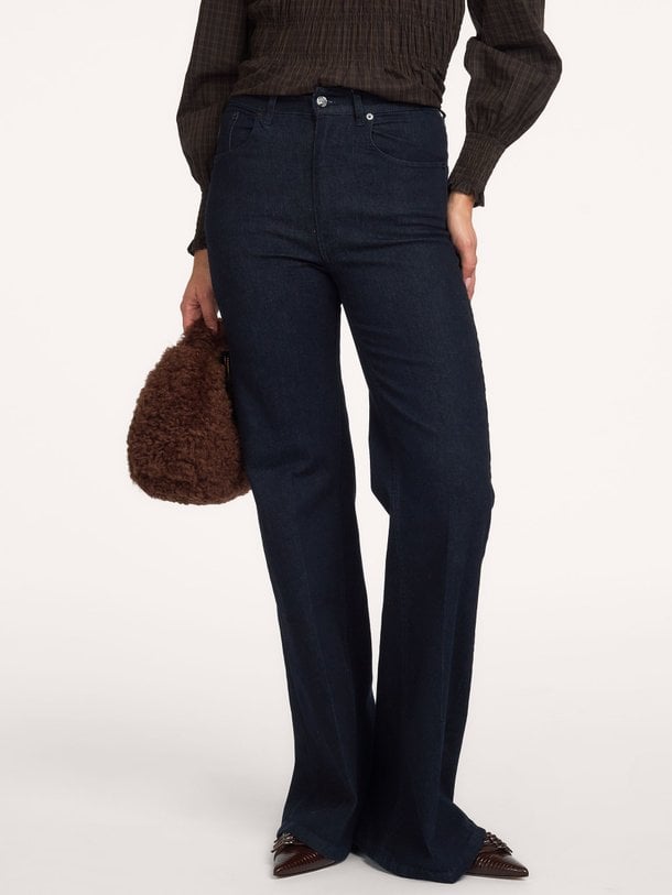 Mid waist straight fit jeans