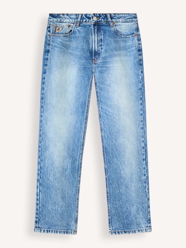 Ontdek de Lois New Dana jeans bij Orangebag. Een tijdloze straight fit denim met een prachtige medium wassing. Perfect voor elke dag. Shop nu online!
