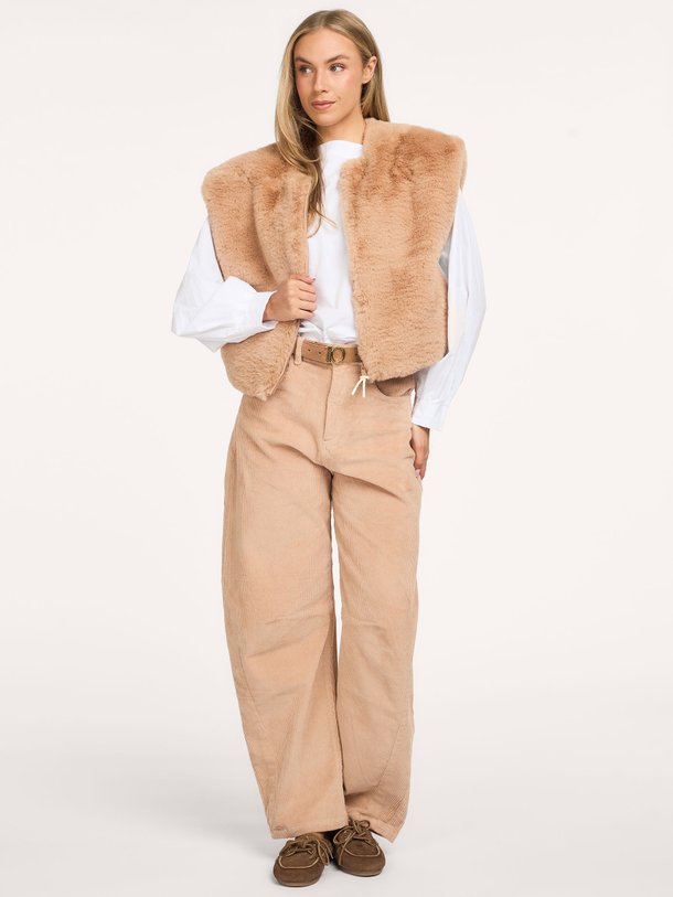 sleeveless fluffy vest Fake fur gilet