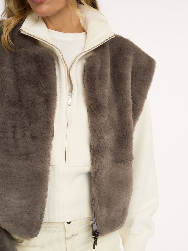 sleeveless fluffy vest Fake fur gilet