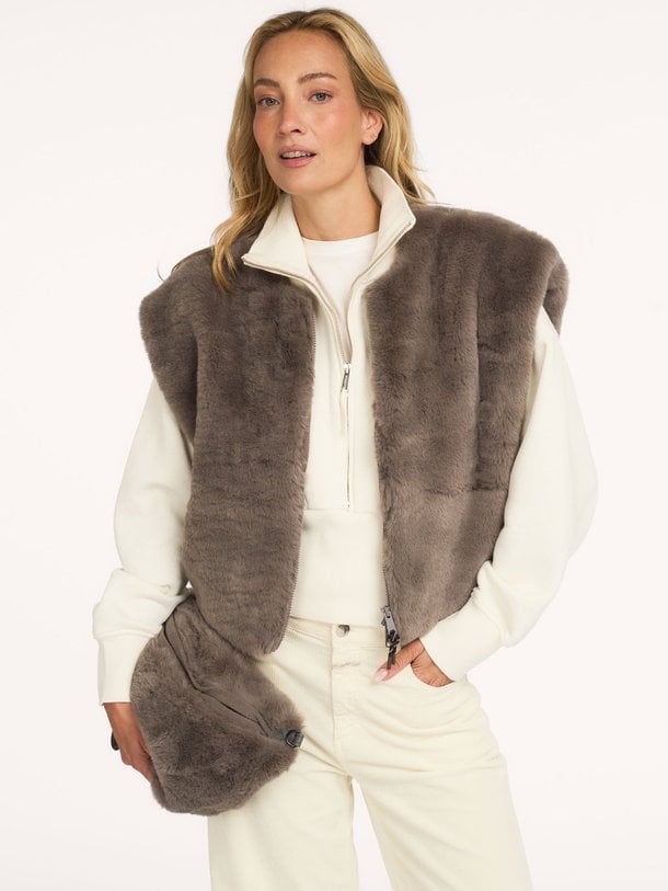 sleeveless fluffy vest Fake fur gilet