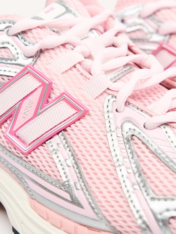 U1906, mesh sneakers