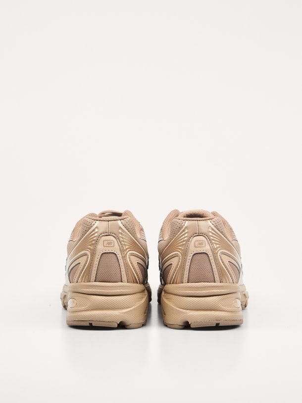 U740, mesh metallic sneakers