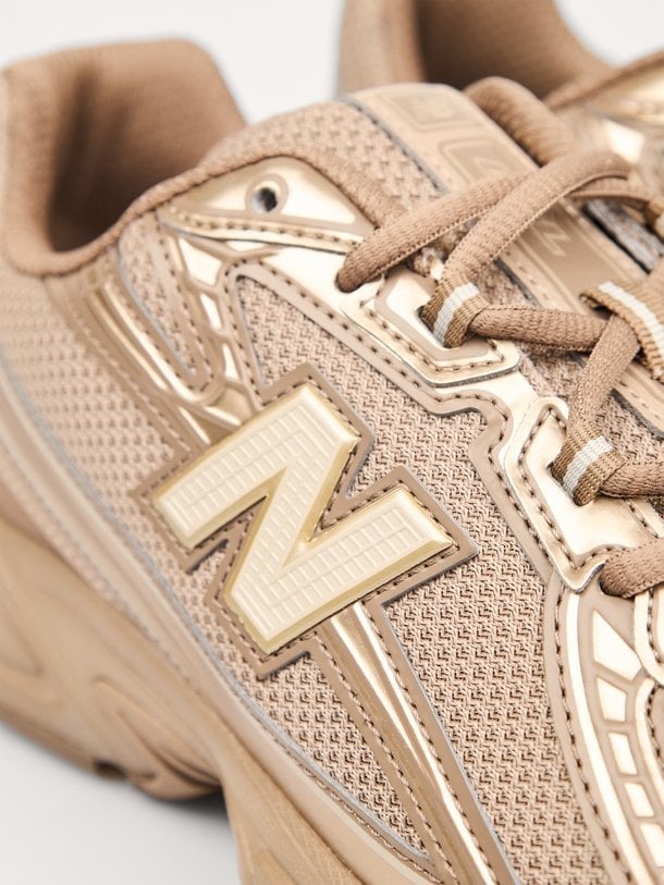 U740, mesh metallic sneakers