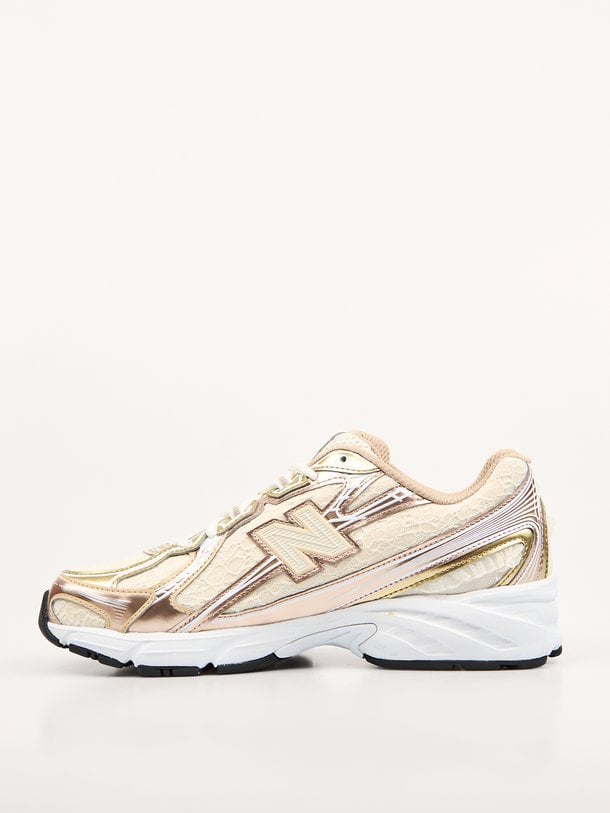 U7402XX U740, sneakers met kant