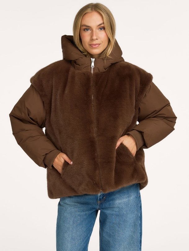 Kbeauty, fake fur jack