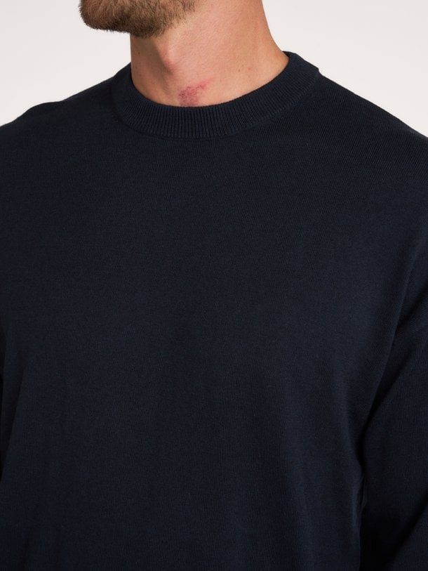 Drykorn 420240 online kopen | Orangebag Ontdek deze tijdloze navy trui van Drykorn. Een onmisbare basic met een perfecte pasvorm en hoogwaardige afwerking. Shop nu bij Orangebag.