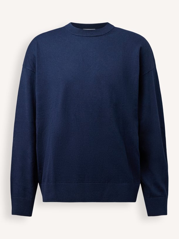 Ontdek deze tijdloze navy trui van Drykorn. Een onmisbare basic met een perfecte pasvorm en hoogwaardige afwerking. Shop nu bij Orangebag.