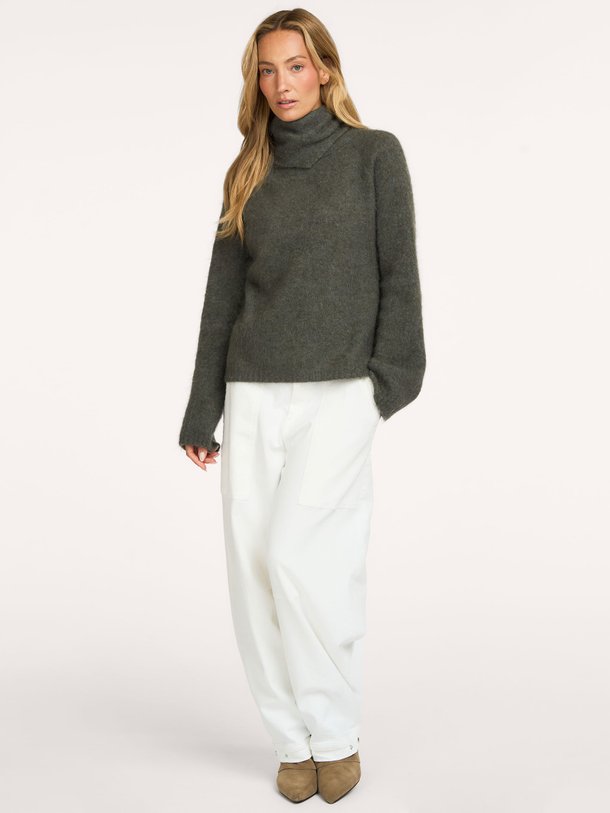 No Man's Land 66.006 online kopen | Orangebag Shop de No Man's Land 66.006 coltrui bij Orangebag. Een luxe, donkergrijze knit van mohair en wol met een prachtige losvallende pasvorm. Tijdloos en stijlvol.