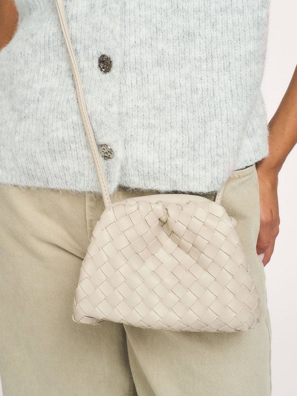 Dumpling, gevlochten crossobody tas