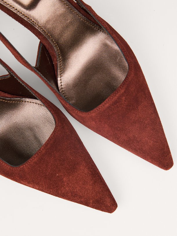 A Little More, suède slingbacks