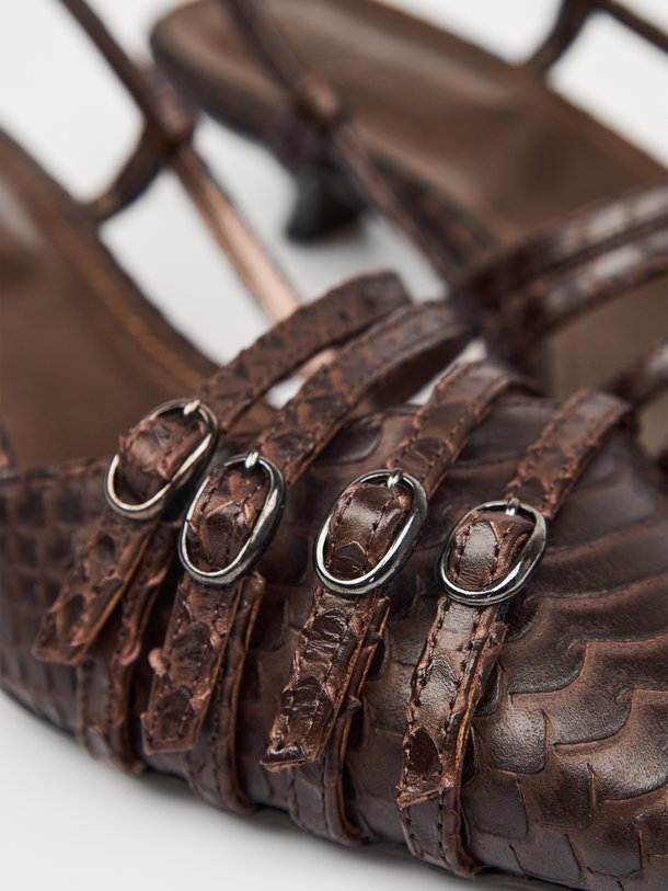 I Wanna, lederen slingbacks
