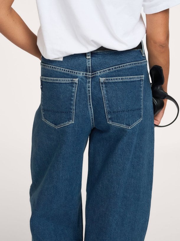 TAMAE KUMI Kumi, high waist barrel fit jeans