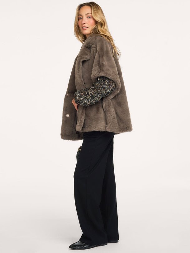 Greta, fake fur jas