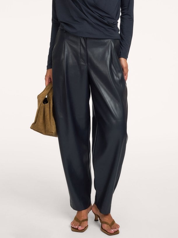 Minora, leatherlook barrel broek