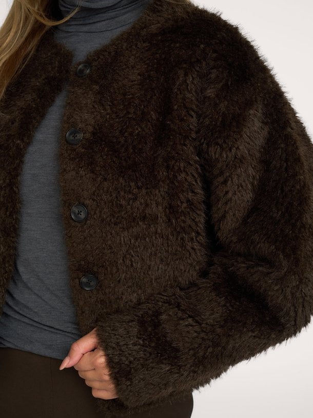 02-001092-610 Fake fur jasje