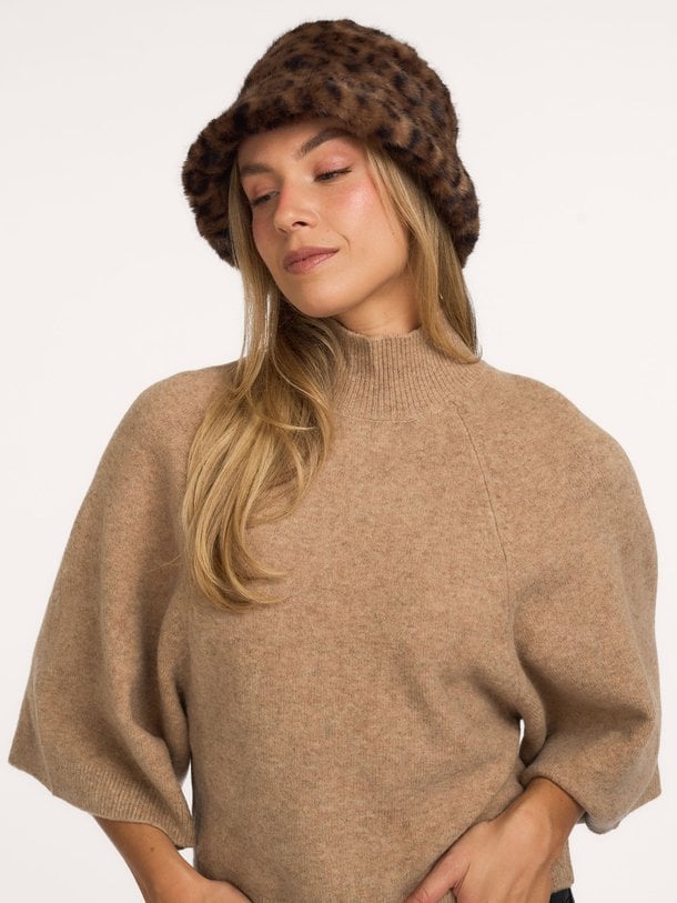 Fake fur bucket hat