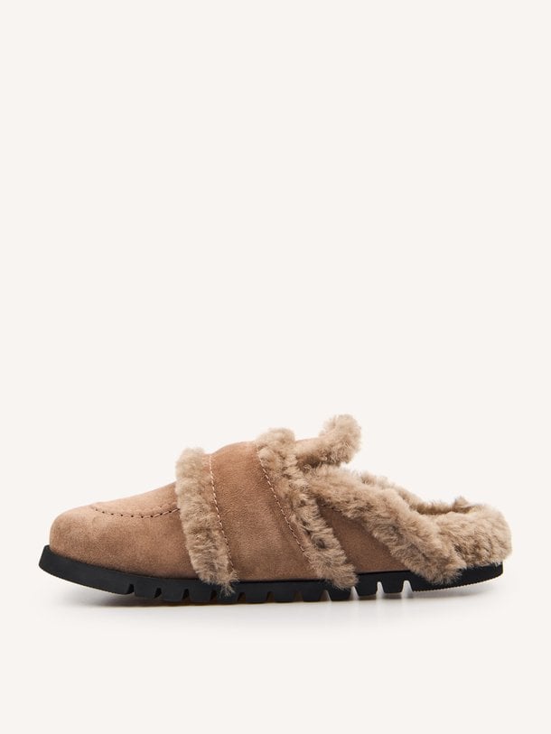 Teddy Furry, suede instappers