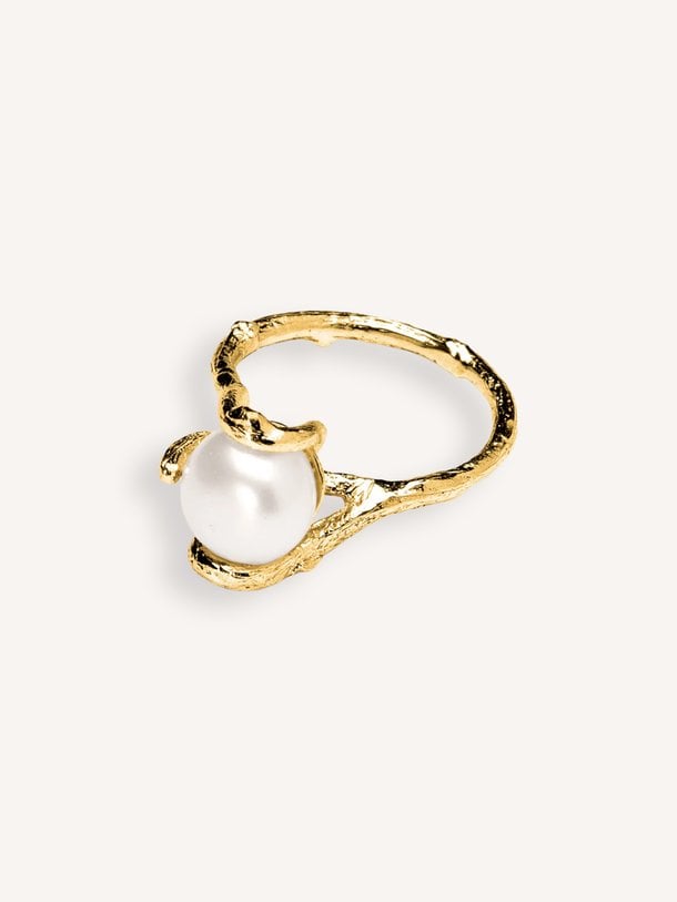 Thorned ring with freshwater pearl Vergulde ring met zoetwater parel