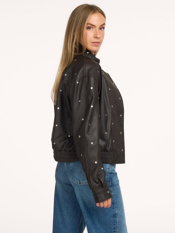 Salma, lederen jack met studs